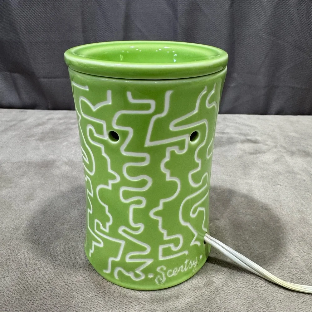 Scentsy A-Maze-Ing retired Ceramic Wax Warmer